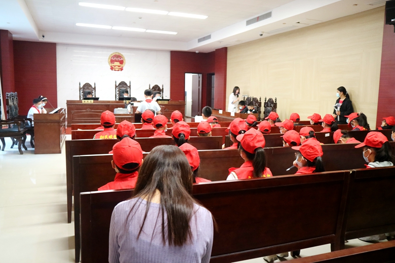 011654048169685947.jpg 3.模擬庭審.jpg