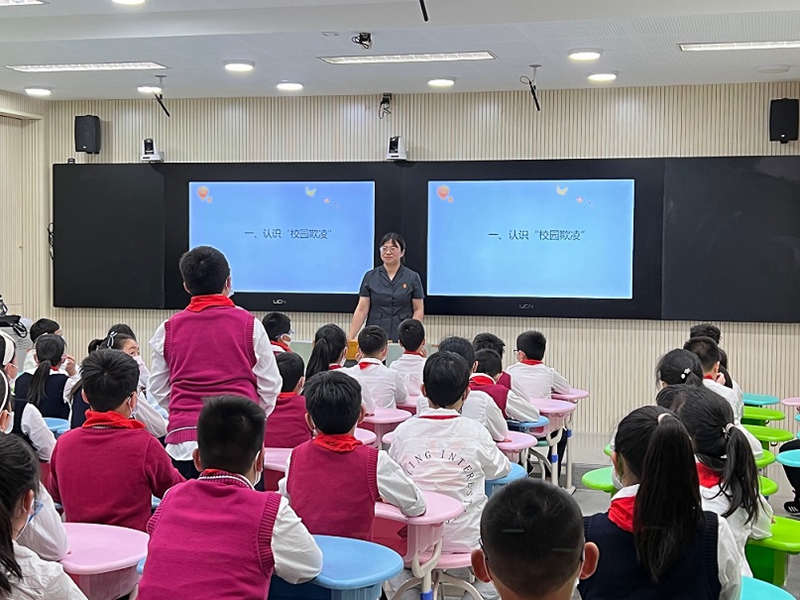 011654048285142054.jpg 1.普法課堂教孩子們遠離校園欺凌.jpg