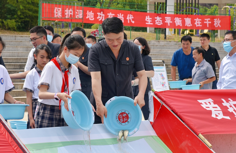 061672985156550400.jpg 放流魚苗.jpg