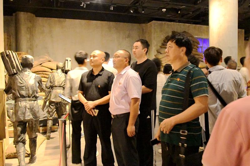 011690856260685171.jpg 參觀四行倉庫抗戰(zhàn)紀念館2.JPG