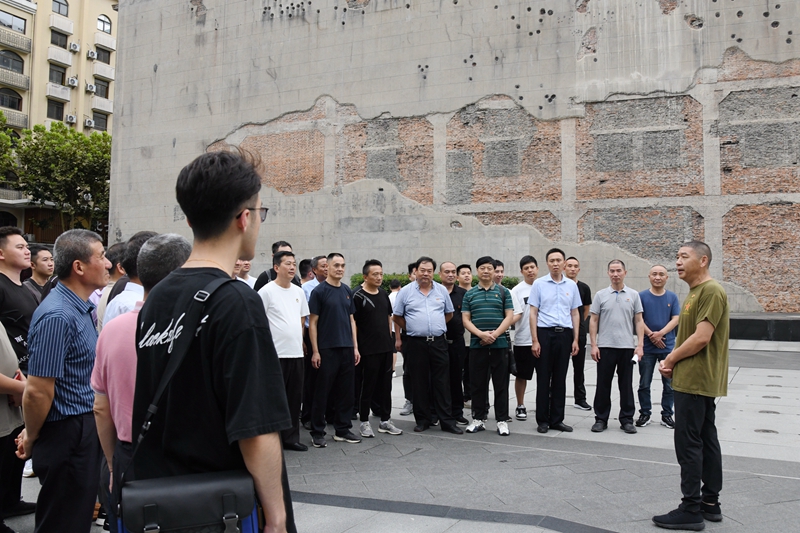 011690856269901475.jpg 老山前線參戰(zhàn)者田漢華結合自身經(jīng)歷和大家分享越戰(zhàn)故事.JPG