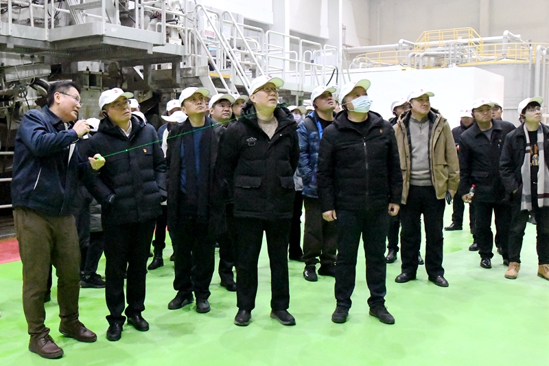 021706838610375233.jpg 2、現場觀摩金紅葉紙業(南通)有限公司.jpg