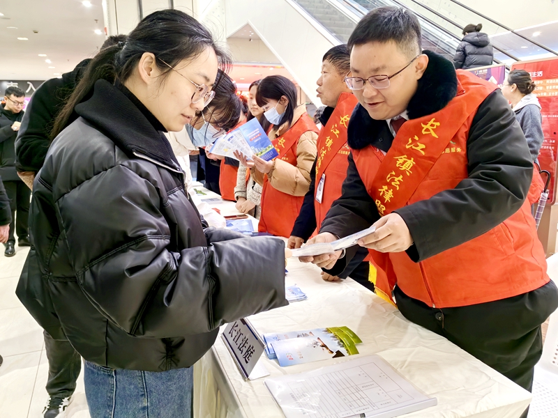 041709515728293806.jpg 融合法官普法.jpg