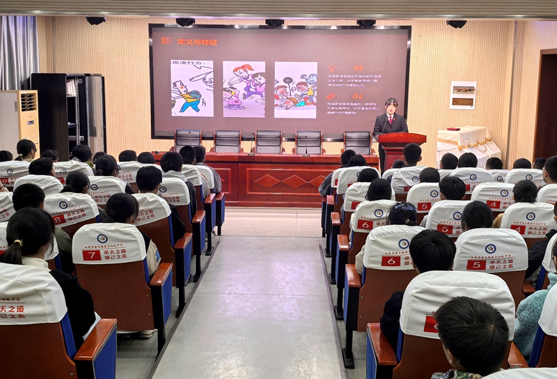 261732583713856698.jpg 進校園普法.jpg