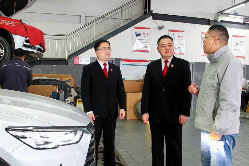 5 淮陰法院黨組成員、副院長劉斌走訪轄區新能源汽車企業（拍攝：陳婷婷）.jpg