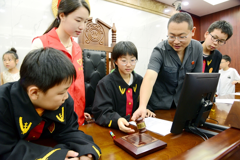 131755048537757826.jpg 金山湖焦增文普法 石玉成2.jpg