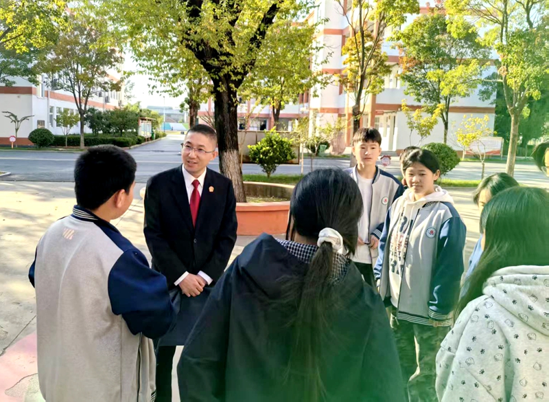 271761527900659943.jpg 周磊法治副校長.jpg